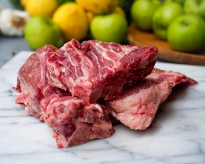 Свинина на кости охлаждённая 1 кг - купить в Даниловке